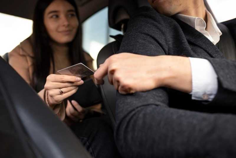 woman wanting pay taxi services