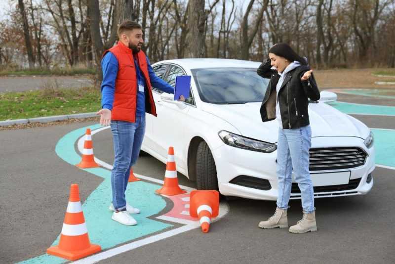 Уроки вождения: заезд в гараж